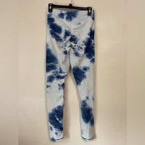 Fulbelle, size large, booty shaping leggings.